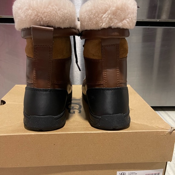 UGG Adirondack Boots - Picture 5 of 6